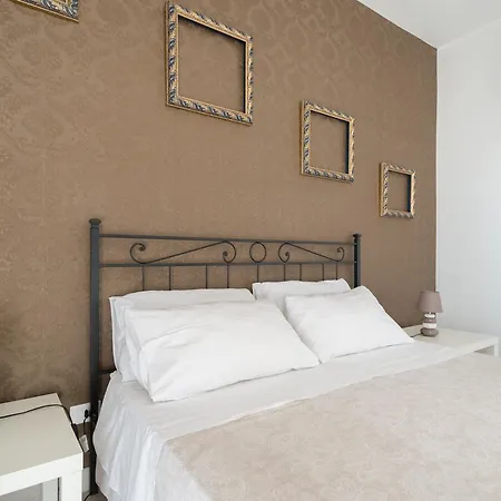 Casa Castel Capuano * نابولي